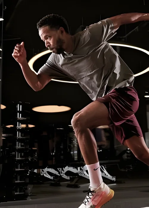 Hombre haciendo running gym